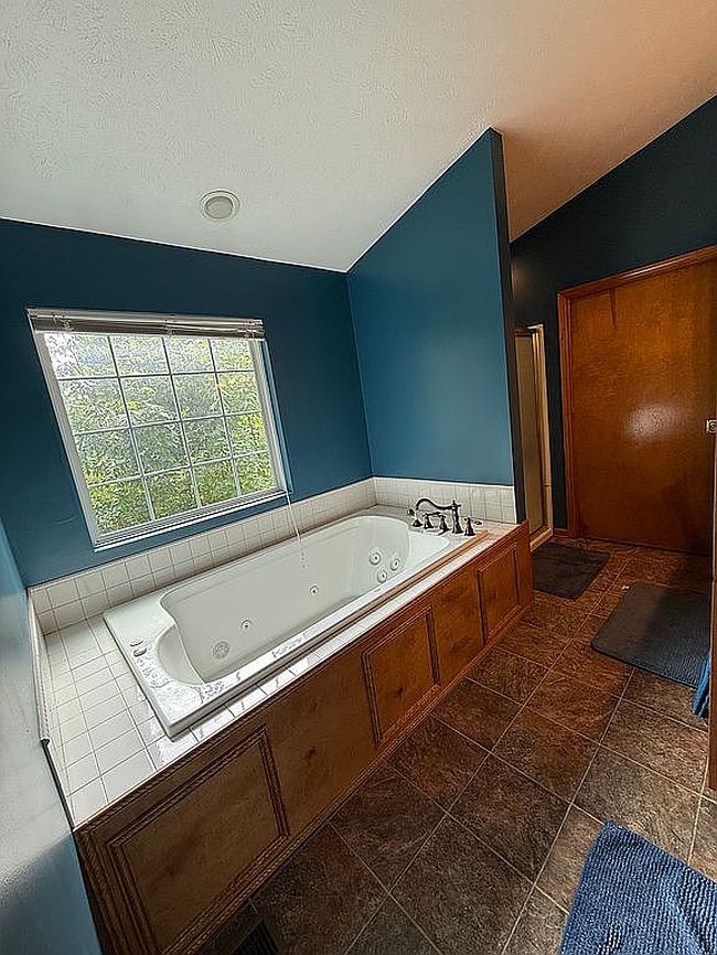 Photo of 2332 Hillstock Ave, Akron, OH