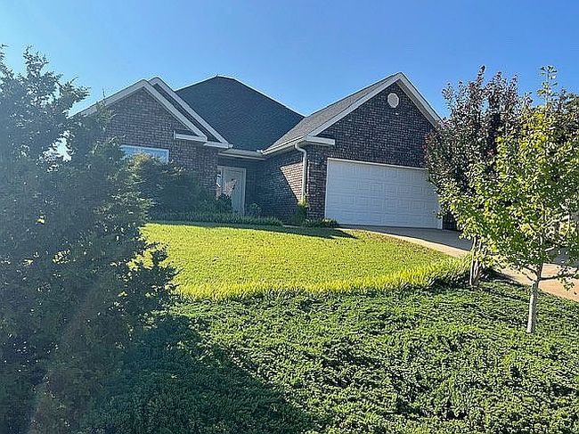 Photo of 303 Lamplight Dr