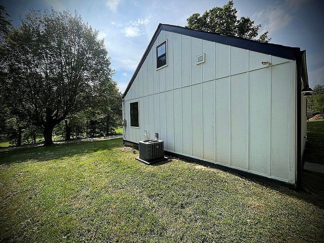 Photo of 168 Pleasant View Dr, Kittanning, PA