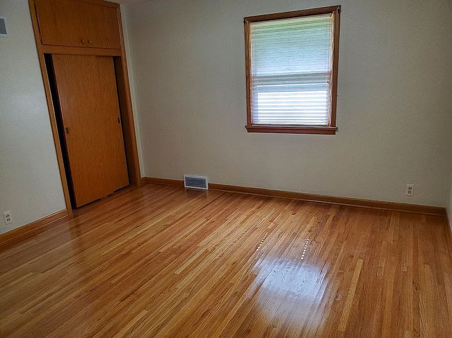 Photo of 601 1st St, Parkersburg, IA