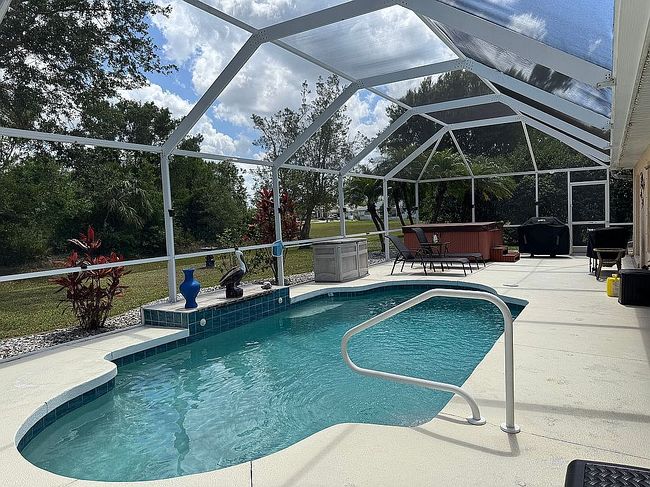 Image of 460 Encarnacion St