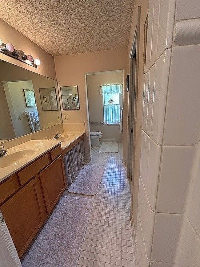 Photo of 3610 Bridgewood Dr, Jacksonville, FL