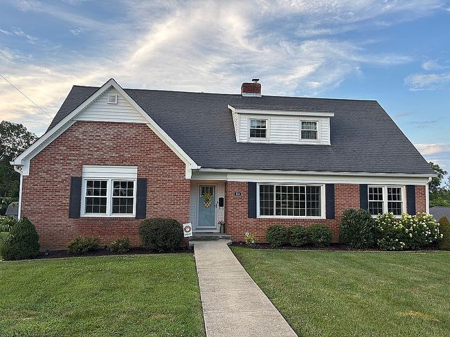 Photo of 304 E Meadow Ln, Cynthiana, KY
