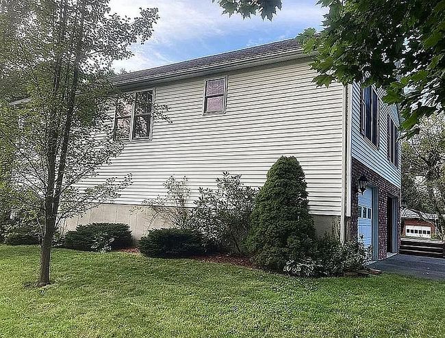 Photo of 162 Hilltop Dr, Hurley, NY
