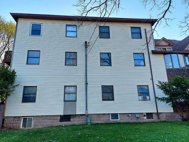 Photo of 510 Pleasant St, Charlotte, MI