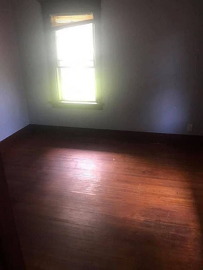 Photo of 215 W Walnut St
