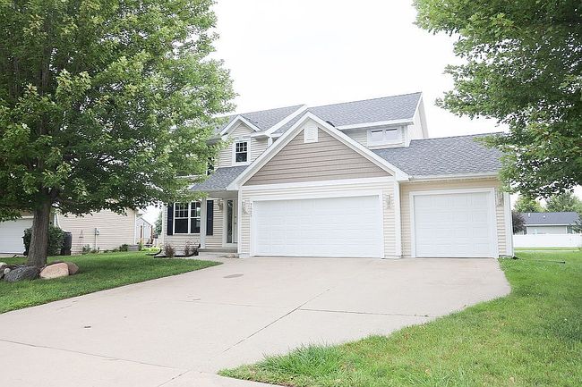 Photo of 725 Se Olson Dr, Waukee, IA