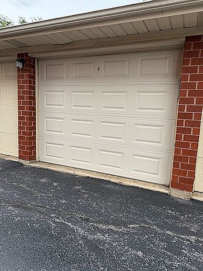 Photo of 18245 66th Ct Apt 2B, Tinley Park, IL
