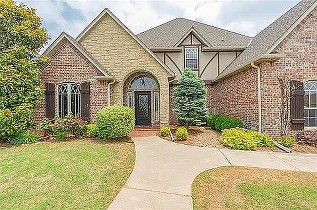 Photo of 2100 Pembroke Ln, Edmond, OK