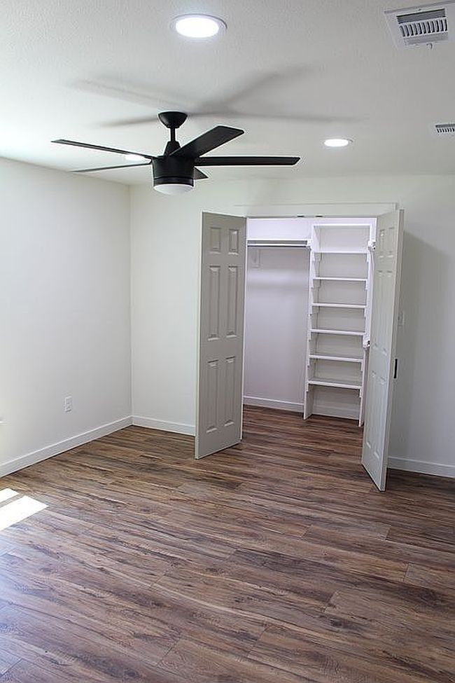 Additional photo 3 of property located at 2540 E Price St