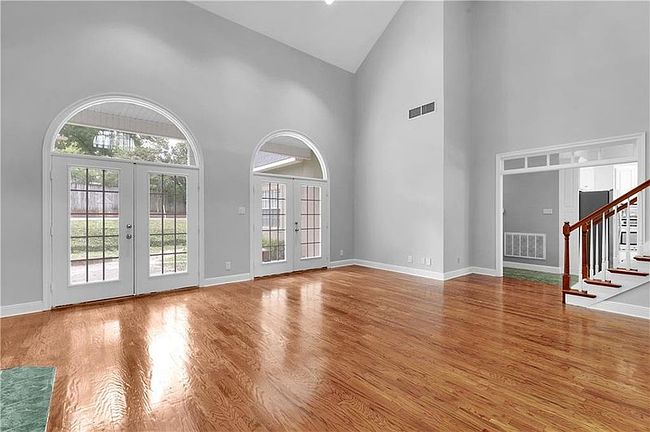 Additional photo 3 of property located at 6806 Stonebrook Dr S