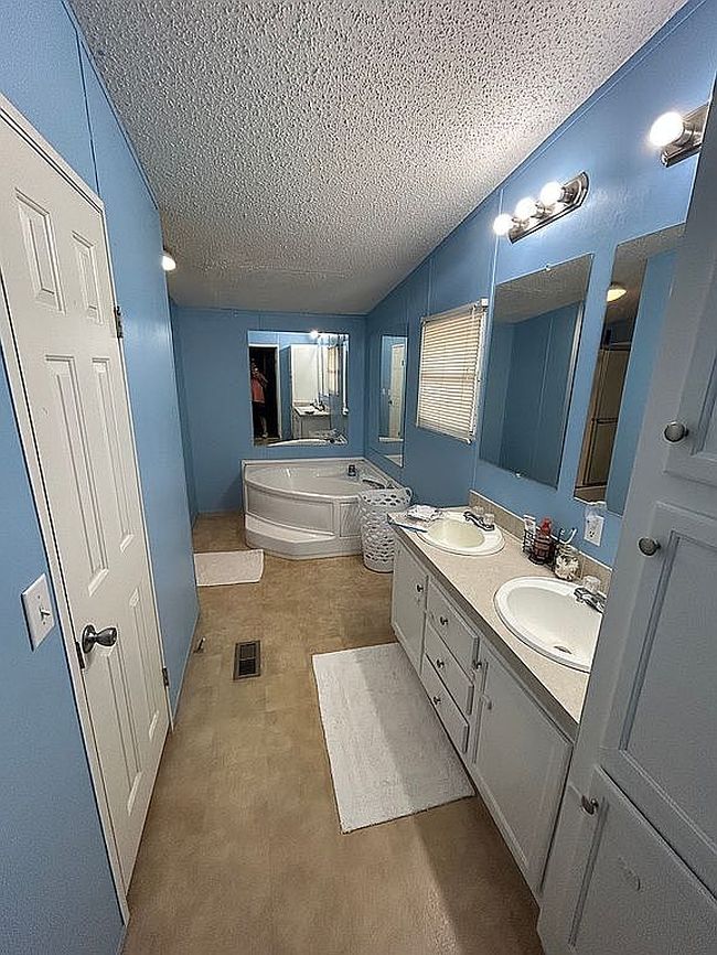 Image of 989 Harvey Hutto Rd