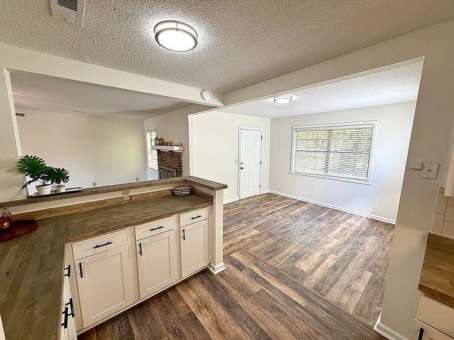 Image of 2419 Creekwood Dr
