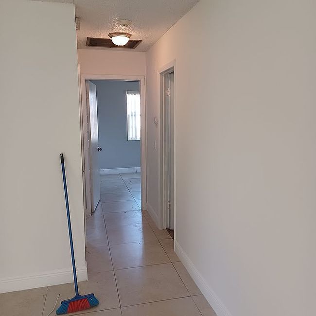 Image of 1490 N Mangonia Cir