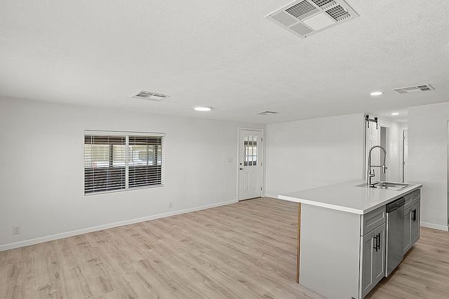 Photo of 410 N 67th Ln #240, Phoenix, AZ