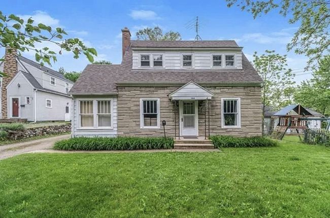 Image of 104 Ravinia St