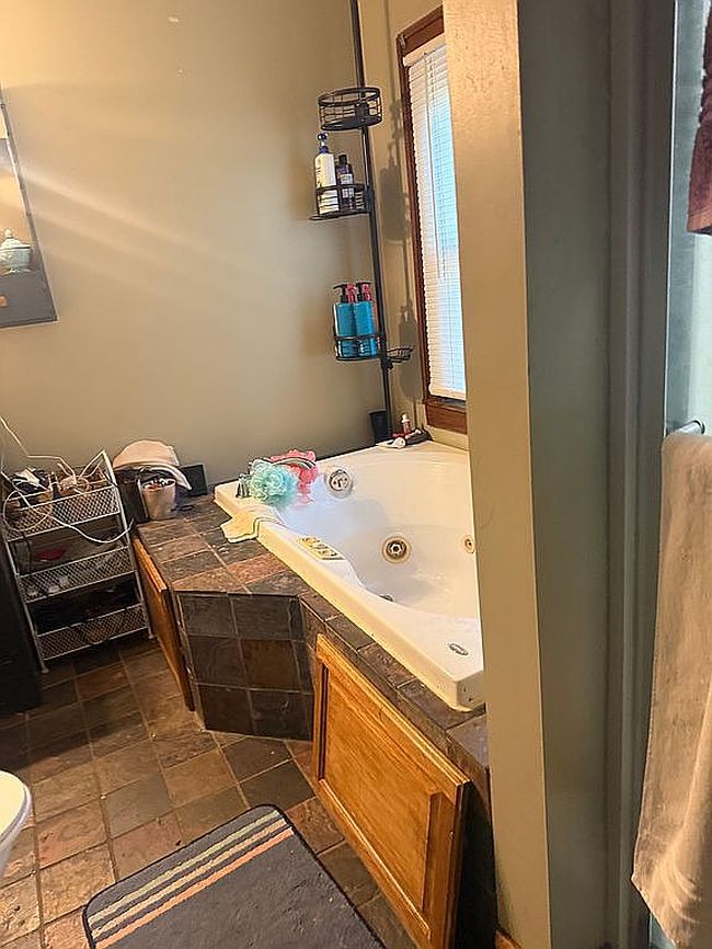 Photo of 230 Mountain View St, Petersburg, WV