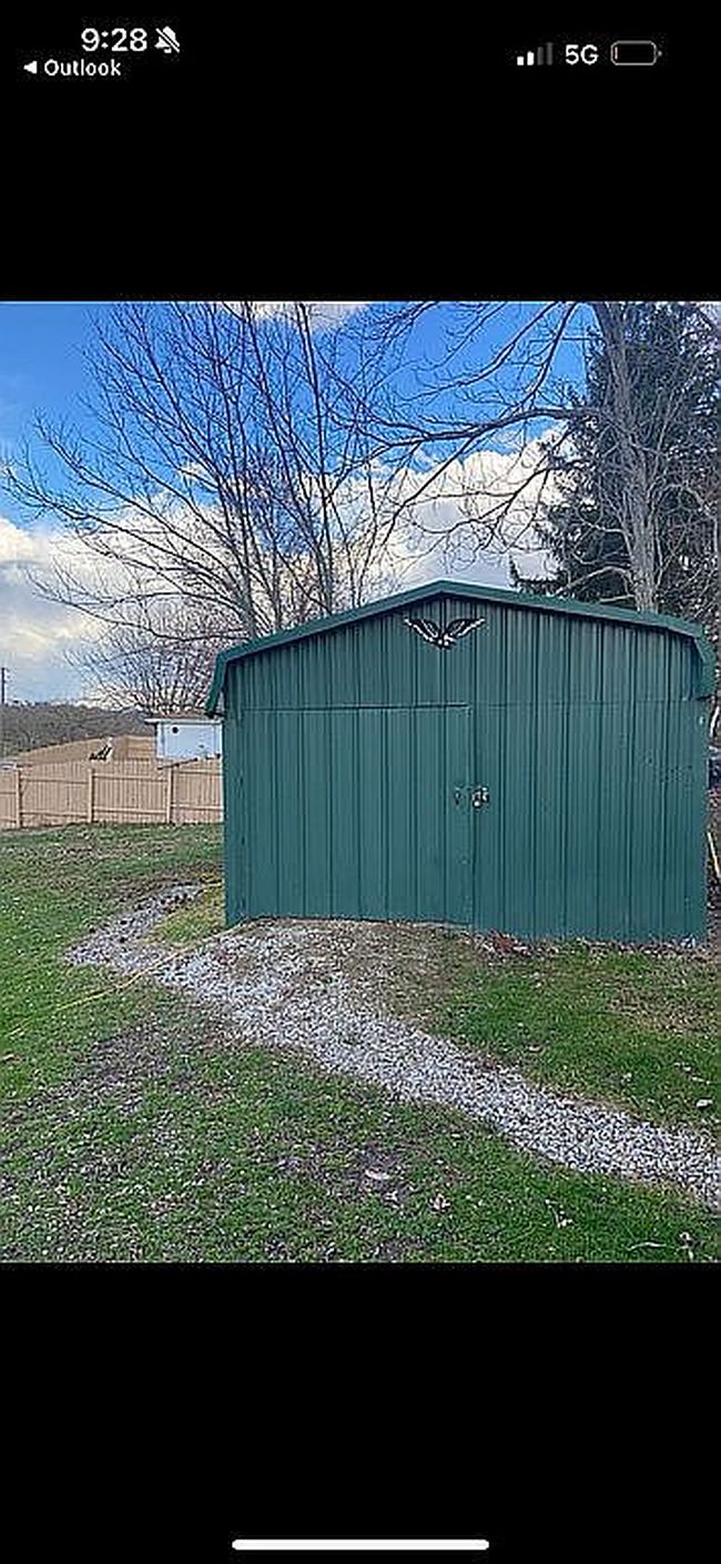 Photo of 135 Windy Hollow Rd, Moundsville, WV