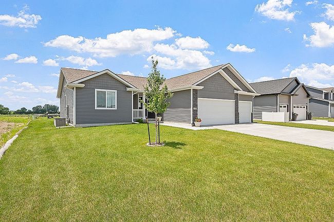 Photo of 2708 Nw Boulder Point Pl, Ankeny, IA