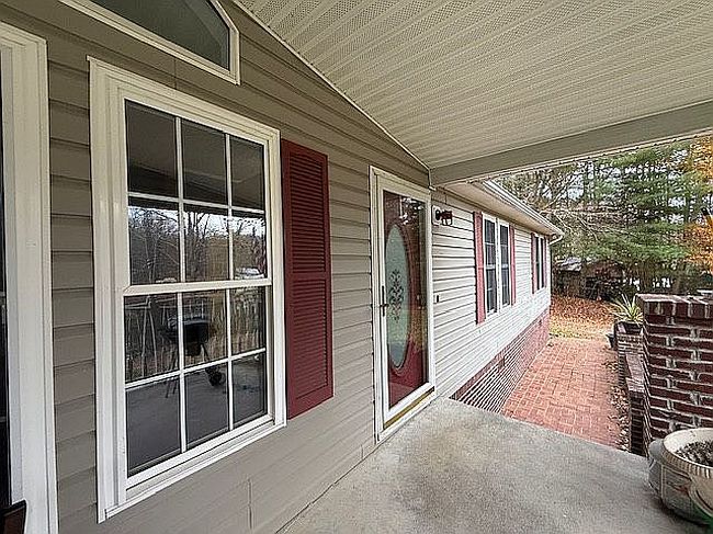 Image of 6326 Lake Breeze Rd