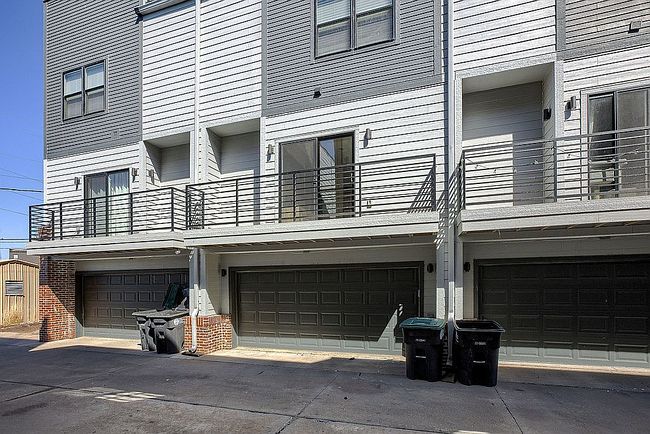 Image of 823 S 30th Ct