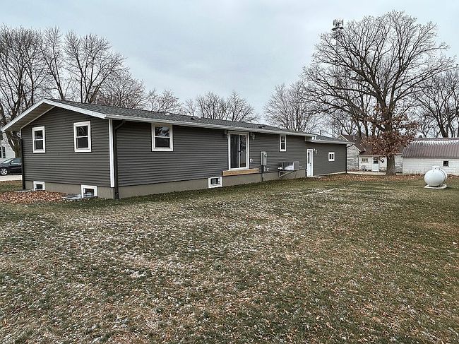 Photo of 206 E 2nd St, Riceville, IA