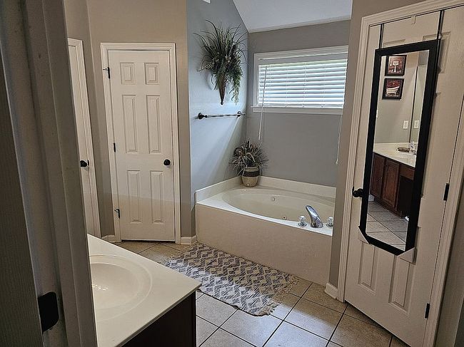 Image of 5240 Deerfield Dr