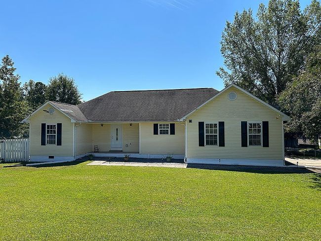 Photo of 300 Mayfair Ln