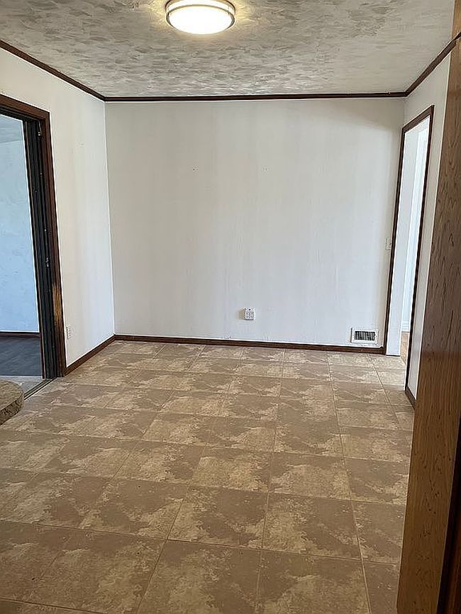 Additional photo 2 of property located at 2131 Carlton Way