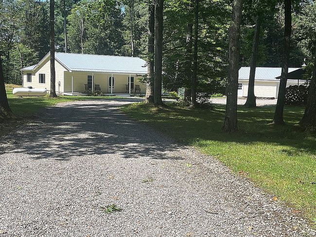 Photo of 1663 Roundtown Dr, Crown, PA