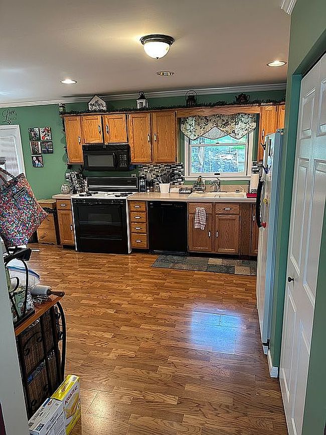 Photo of 165 Oakdale Dr, Zelienople, PA