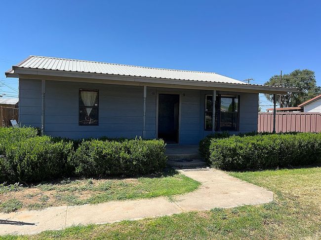 Photo of 1219 13th St, Seagraves, TX