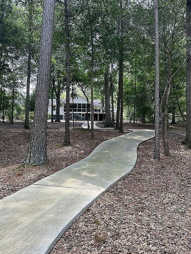 Photo of 28 Lavonia Beach Dr, Lavonia, GA