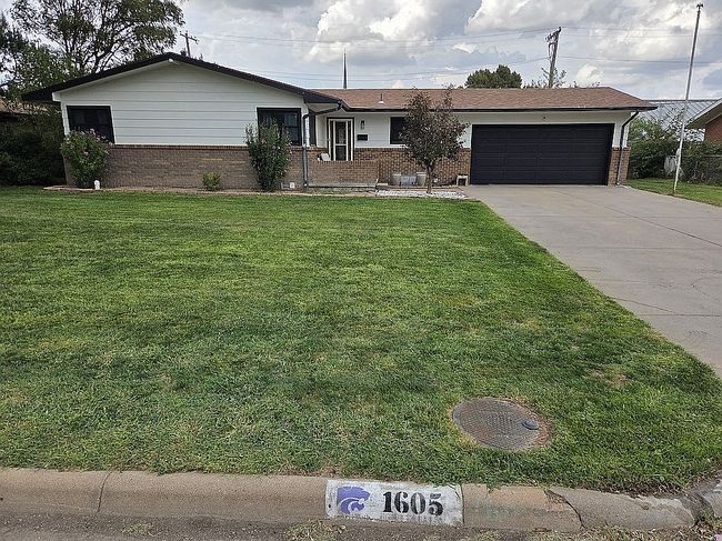 Photo of 1605 Mikes Dr