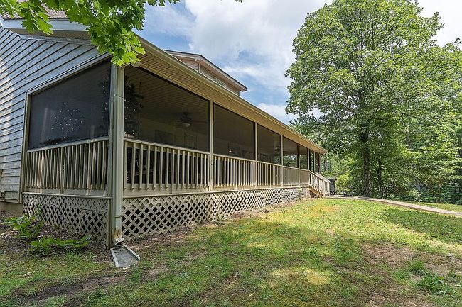 Photo of 334 Avery Scroggs Rd, Hayesville, NC