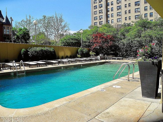 Image of 4466 W Pine Blvd Apt 7F