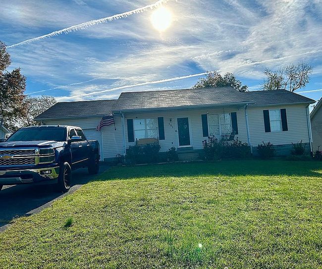 Photo of 381 Easton Cir, Bowling Green, KY