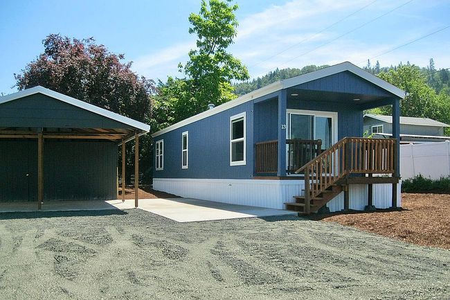 202 Ne Neptune Ct, Roseburg, OR