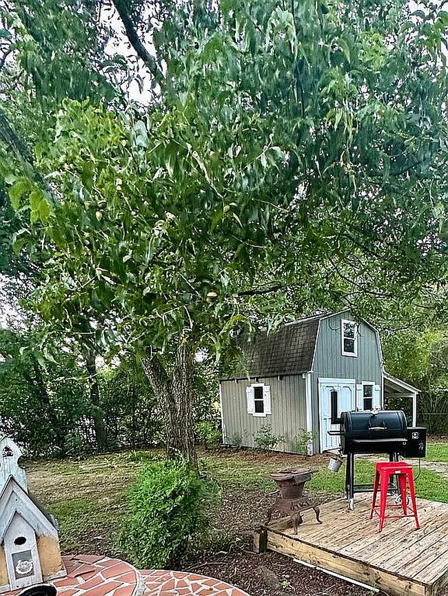Photo of 185 N Hampton Dr, Fayetteville, GA