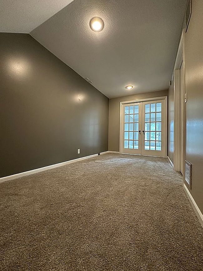 Photo of 8226 N Bradford Ct, Kansas City, MO