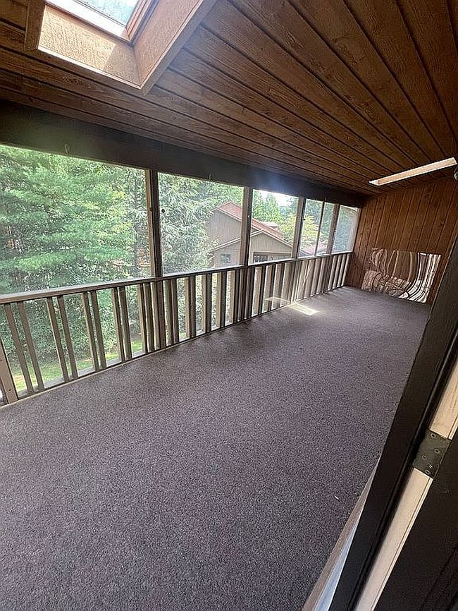 Photo of 305 N Scarlet Oak Ln, Hendersonville, NC