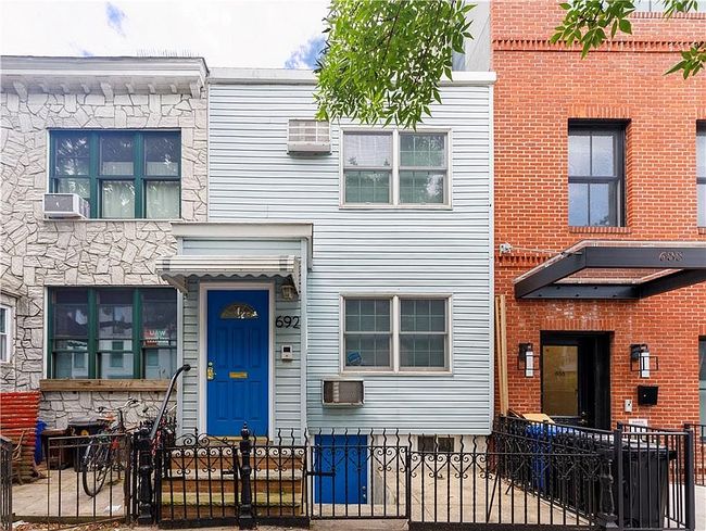 Preview of property located at 692 6th Ave
