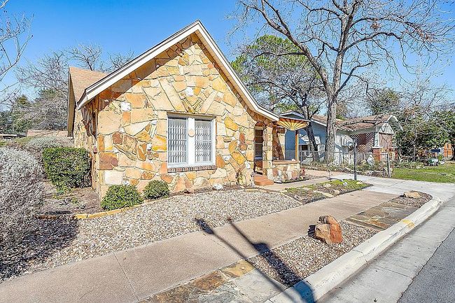 Photo of 2415 Embrey Pl, Fort Worth, TX