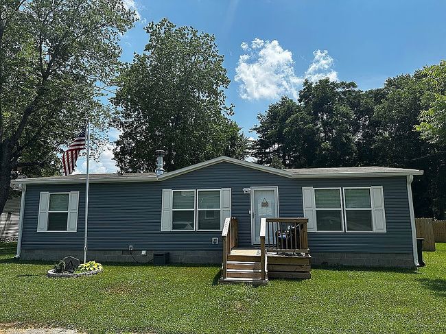 Image of 223 E 1st St