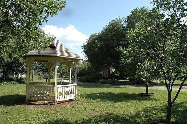 Additional photo 1 of property located at 445 W Belknap St