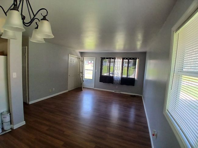 Image of 1918 W White Oak Dr