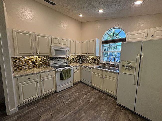 Additional photo 2 of property located at 1653 Oak Hill Trl