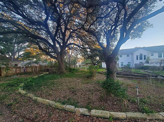 Image of 3525 Carondolet Blvd