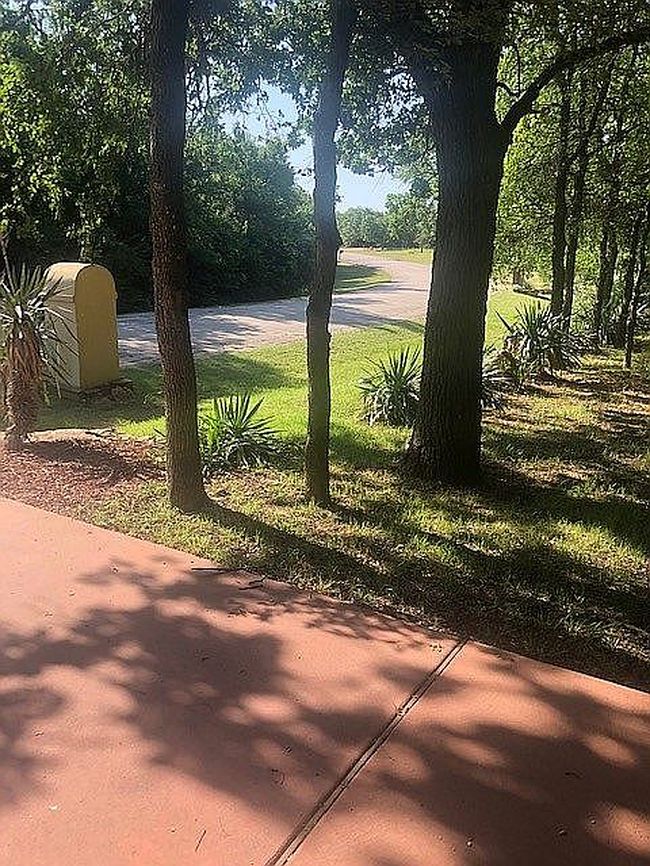 Photo of 550 Diamond Point Dr, Oak Pt, TX