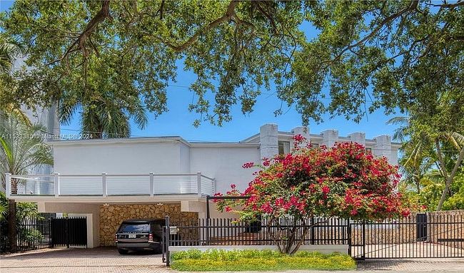 Image of 2120 S Bayshore Dr